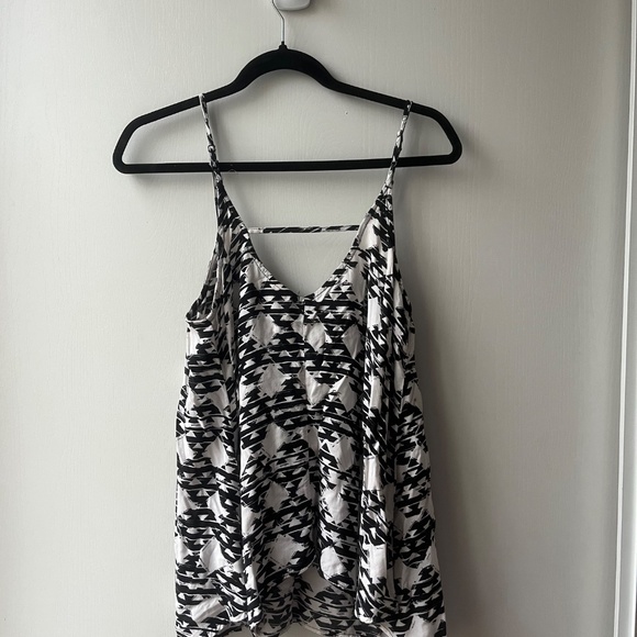 Black & White Triangle Patterned Tank Top, Mossino Supply Co., Size L - Picture 6 of 6